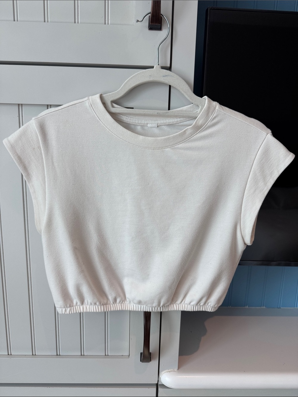 ALO Yoga Kids White Cropped Tank Top with Elastic Hem